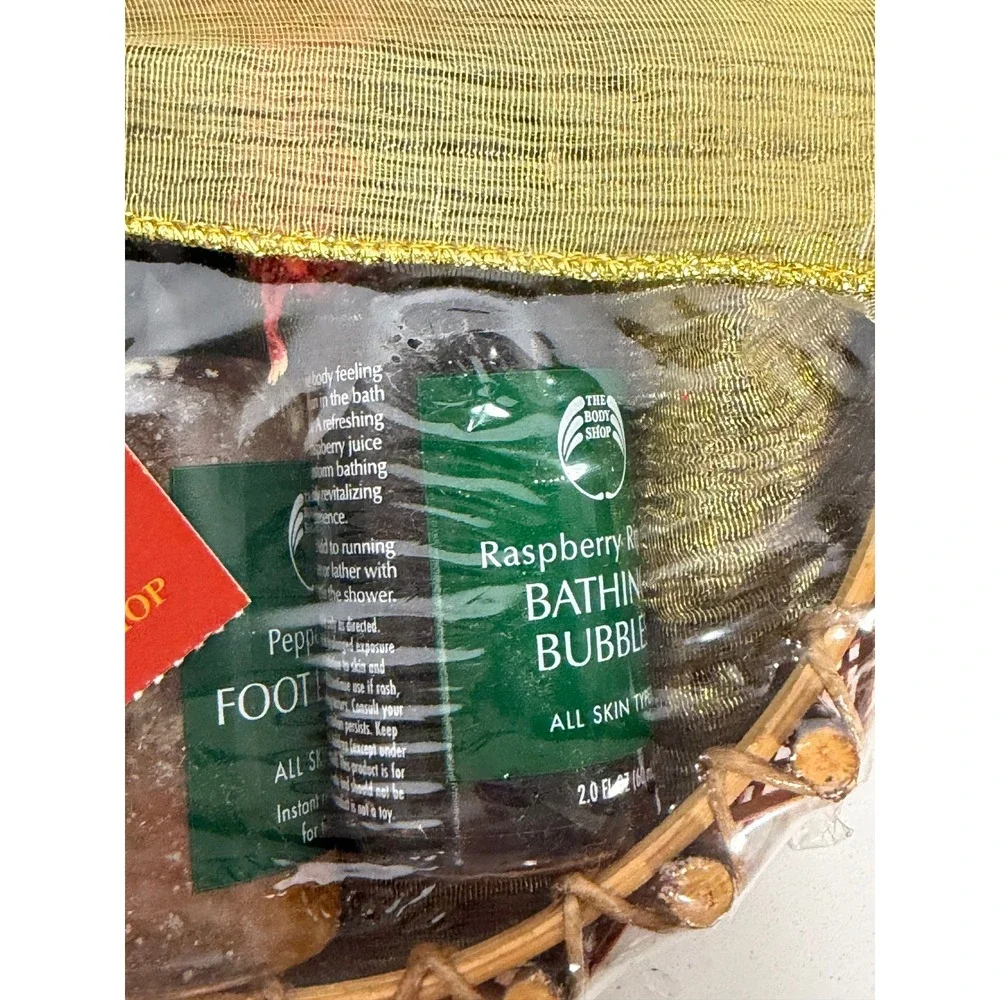 The Body Shop 10-Piece Bath & Body Gift Set Woven Basket Vanilla‎ Strawberry VTG